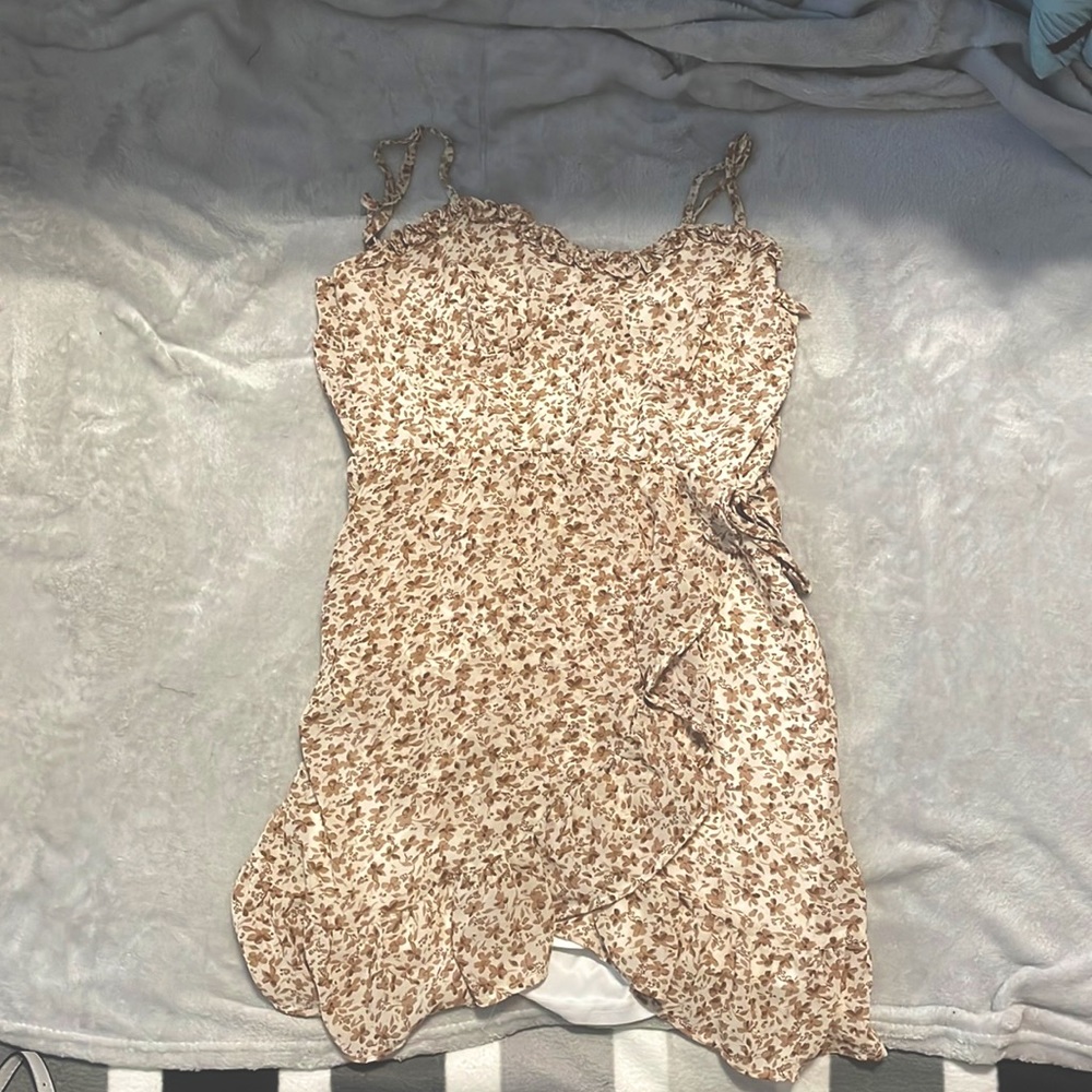 Brand-papaya Size-L dress has a little bow on the side